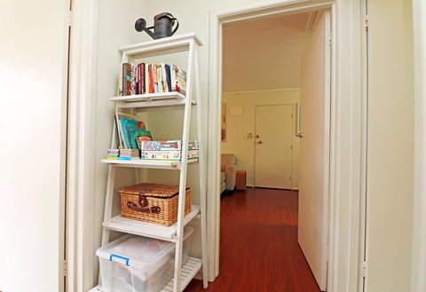 Colour Pop Fitzroy - 3 Bedroom Pet Friendly - New Castle Holiday 27