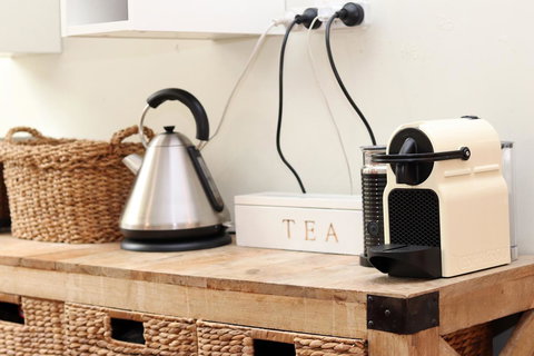 Colour Pop Fitzroy - 3 Bedroom Pet Friendly - New Castle Holiday 25