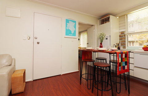 Colour Pop Fitzroy - 3 Bedroom Pet Friendly - New Castle Holiday 21