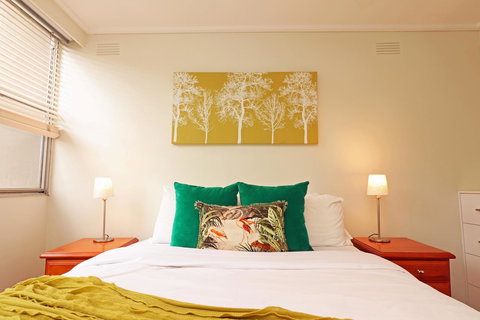 Colour Pop Fitzroy - 3 Bedroom Pet Friendly - New Castle Holiday 15