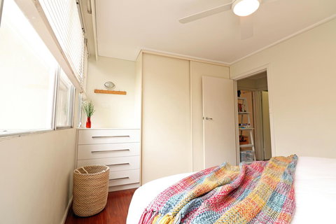 Colour Pop Fitzroy - 3 Bedroom Pet Friendly - New Castle Holiday 12