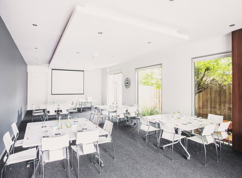 Punthill Williamstown - New Castle Holiday 24