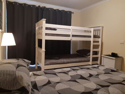 Elevated Holiday House Overlooks Tranquil Wetlands - New Castle Holiday 7