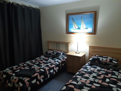 Elevated Holiday House Overlooks Tranquil Wetlands - New Castle Holiday 8