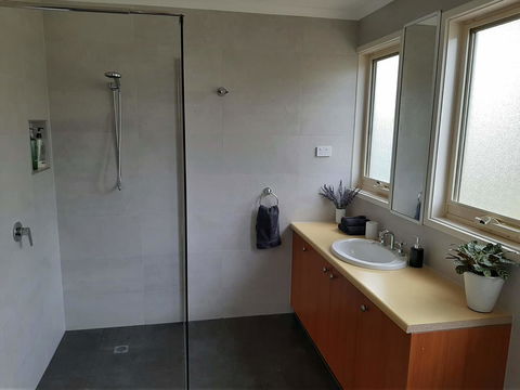 Elevated Holiday House Overlooks Tranquil Wetlands - New Castle Holiday 3