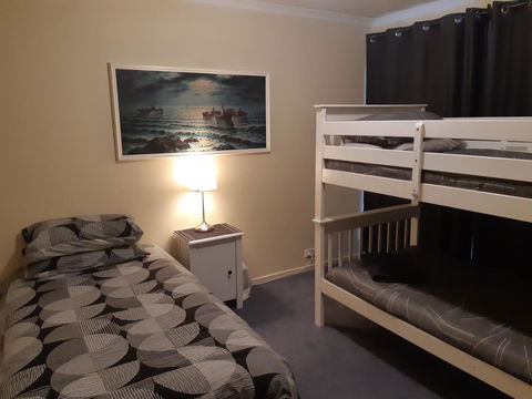 Elevated Holiday House Overlooks Tranquil Wetlands - New Castle Holiday 6