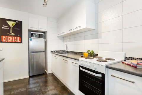 Melbourne Villa - New Castle Holiday 9