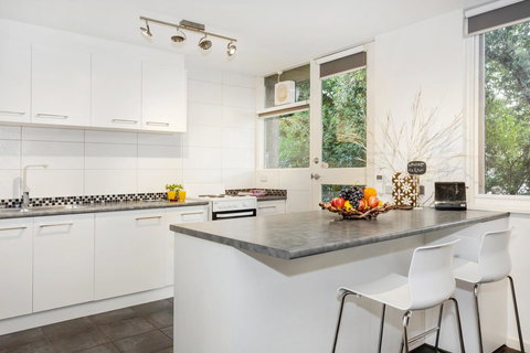 Melbourne Villa - New Castle Holiday 8