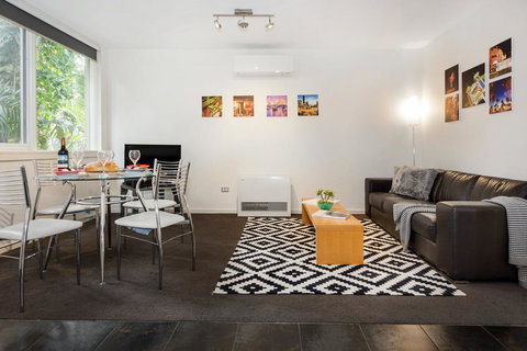 Melbourne Villa - New Castle Holiday 1