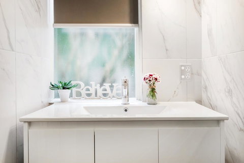 Melbourne Villa - New Castle Holiday 26