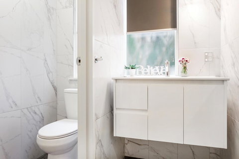 Melbourne Villa - New Castle Holiday 28