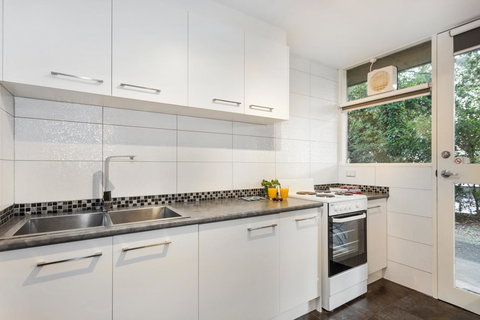 Melbourne Villa - New Castle Holiday 10