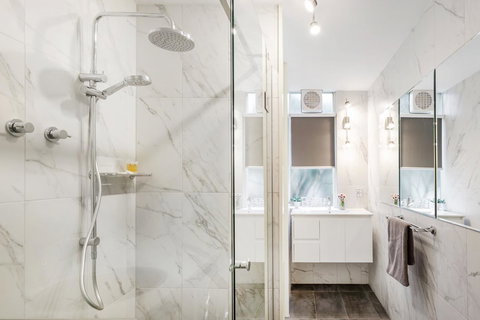 Melbourne Villa - New Castle Holiday 25