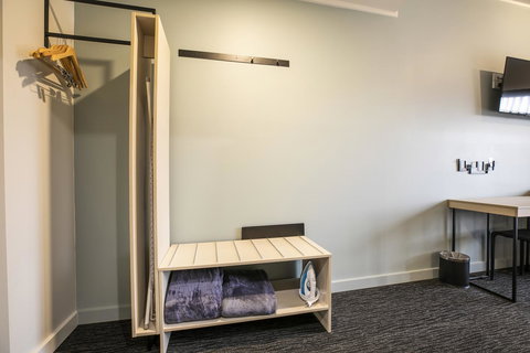 Nightcap At Excelsior Hotel - New Castle Holiday 23