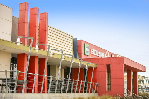 Nightcap At Excelsior Hotel - New Castle Holiday 4