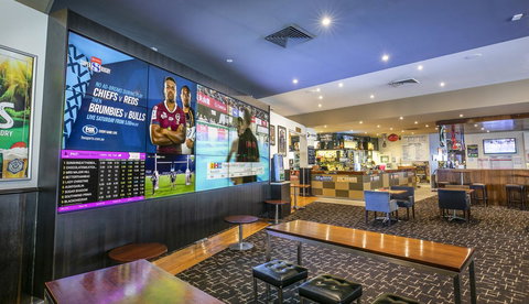 Nightcap At Excelsior Hotel - New Castle Holiday 8