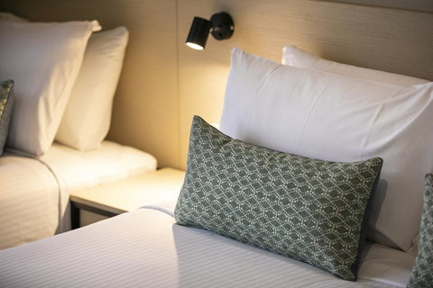 Nightcap At Excelsior Hotel - New Castle Holiday 27