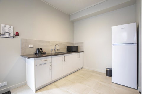 Nightcap At Excelsior Hotel - New Castle Holiday 12