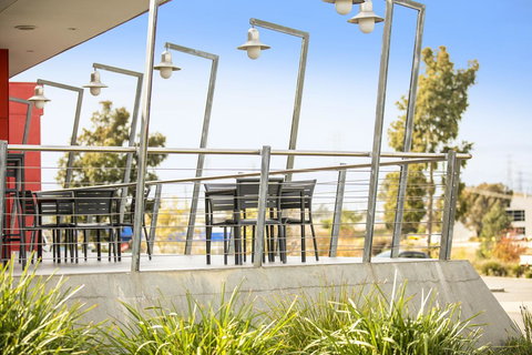 Nightcap At Excelsior Hotel - New Castle Holiday 19