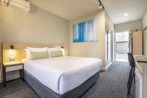 Nightcap At Excelsior Hotel - New Castle Holiday 15