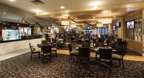 Nightcap At Excelsior Hotel - New Castle Holiday 33