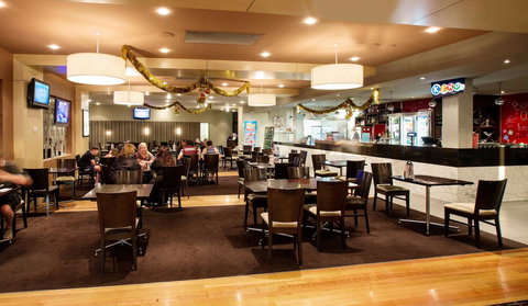 Nightcap At Excelsior Hotel - New Castle Holiday 34