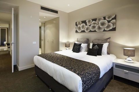 Melbourne Luxury Collection - New Castle Holiday 13