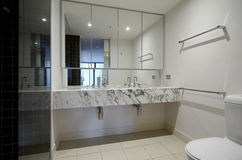 Melbourne Luxury Collection - New Castle Holiday 24