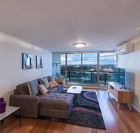 St Kilda Road Park View 3 Bedroom Luxury Apartment - New Castle Holiday