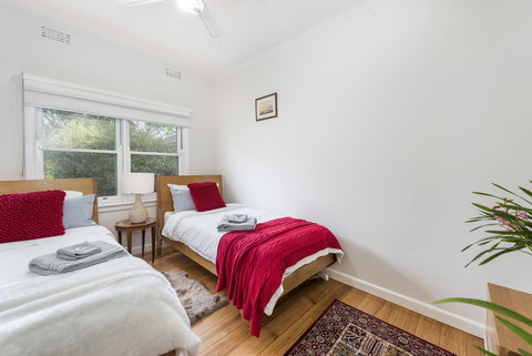 Hillside House - New Castle Holiday 5