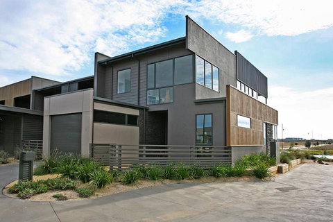 1 Pebble Place - New Castle Holiday 1