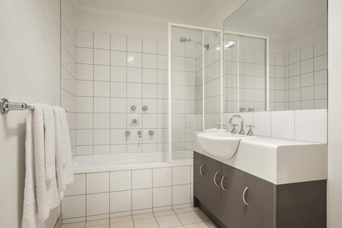 Quest Warrnambool - New Castle Holiday 16