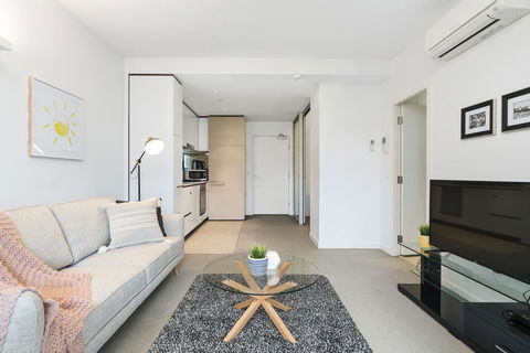 Complete Host Leopold Apartments - New Castle Holiday 8