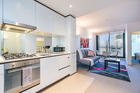 Complete Host Leopold Apartments - New Castle Holiday 12