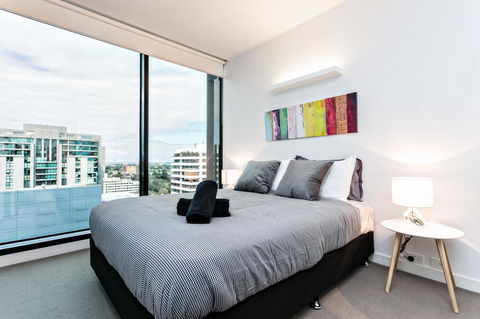 Complete Host Leopold Apartments - New Castle Holiday 21