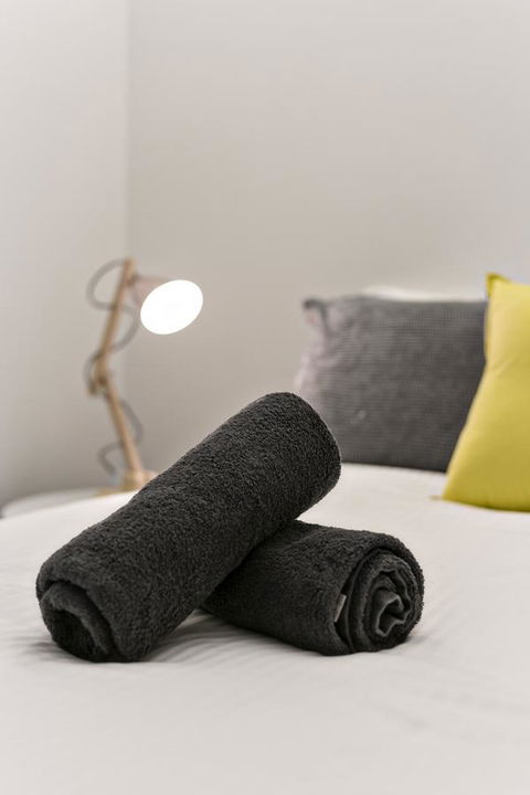 Complete Host Leopold Apartments - New Castle Holiday 16