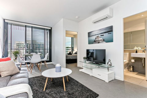 Complete Host Leopold Apartments - New Castle Holiday 20