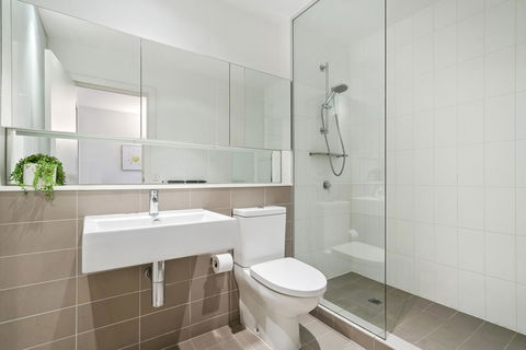 Complete Host Leopold Apartments - New Castle Holiday 13