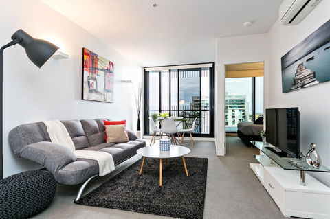 Complete Host Leopold Apartments - New Castle Holiday 26