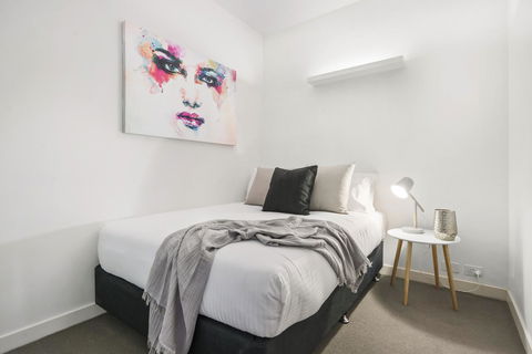 Complete Host Leopold Apartments - New Castle Holiday 11