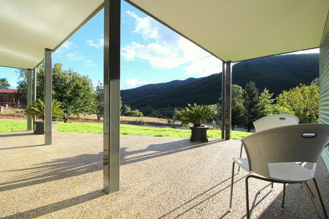 3 Bells Alpine Cottage - New Castle Holiday 17