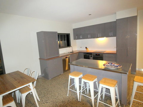 3 Bells Alpine Cottage - New Castle Holiday 4