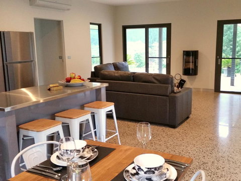 3 Bells Alpine Cottage - New Castle Holiday 15