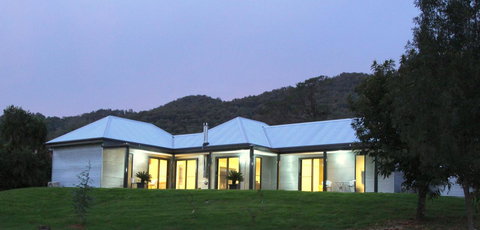 3 Bells Alpine Cottage - New Castle Holiday 11