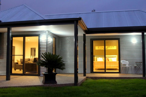 3 Bells Alpine Cottage - New Castle Holiday 10