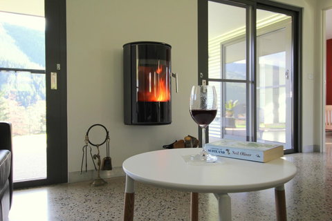 3 Bells Alpine Cottage - New Castle Holiday 19