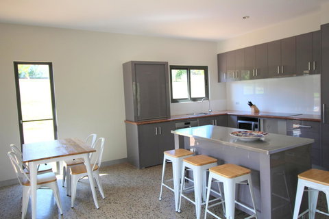 3 Bells Alpine Cottage - New Castle Holiday 13