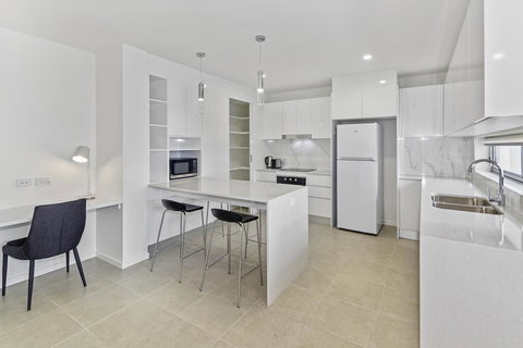 Aquarius Kawana - New Castle Holiday 25