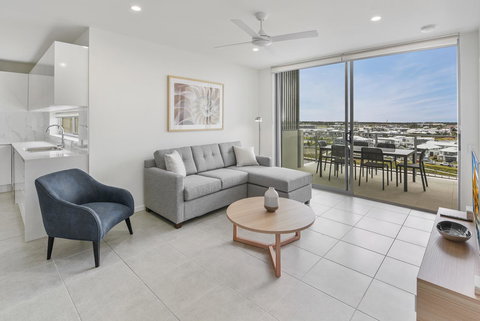 Aquarius Kawana - New Castle Holiday 6