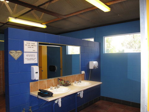 Cool Bananas Backpackers - New Castle Holiday 44